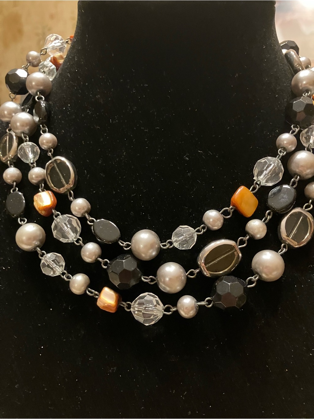 NECKLACE COMPOSED OF 56” OF FACETED AND FLAT CRYSTALS AND FAUX PEARLS